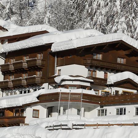 Alpin Panoramahotel Laerchenhof Heiligenblut Exterior foto