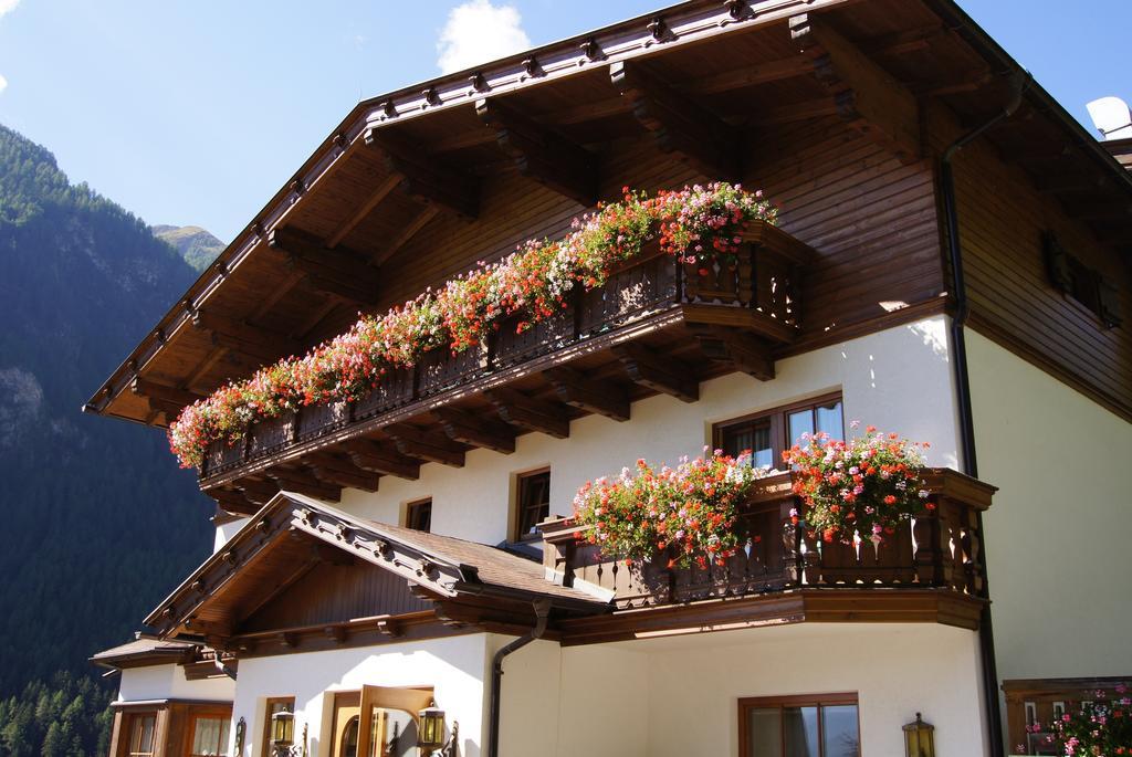 Alpin Panoramahotel Laerchenhof Heiligenblut Exterior foto